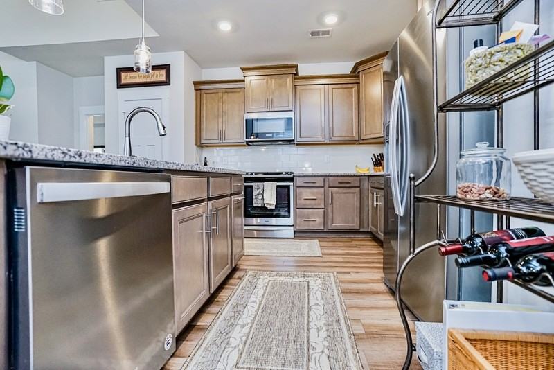 111 Rosecroft Dr - Photo 5 of 19