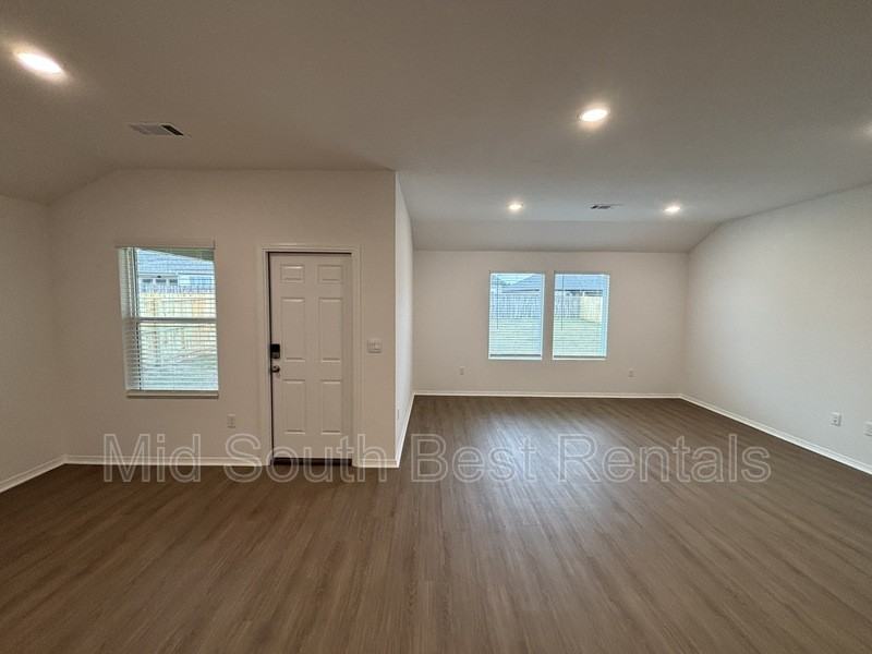 60 Kelton Ln - Photo 3 of 28