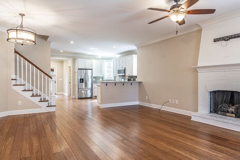 445 N May St - Photo 3 of 26