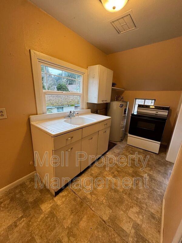 507 1/2 N 5th St - Photo 2 of 7