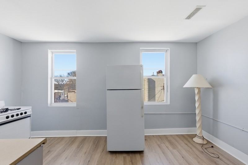 546 N Fulton Ave - Photo 5 of 15