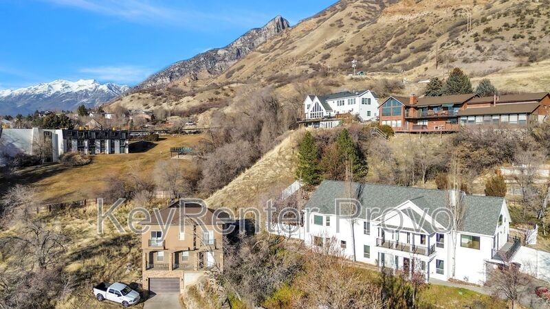 1559 Oak Cliff Dr - Photo 2 of 30