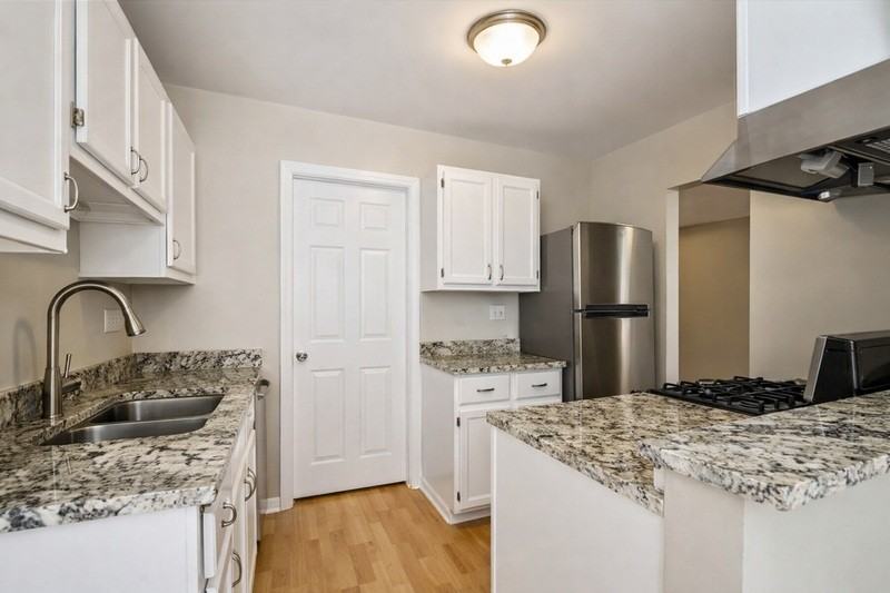 1000 Wesley Ln - Photo 3 of 12