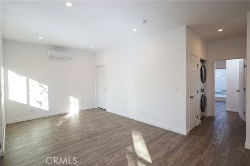 458 N Batavia St #458 - Photo 4 of 6