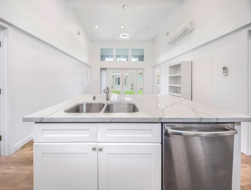 422 N Batavia St #422 - Photo 6 of 25