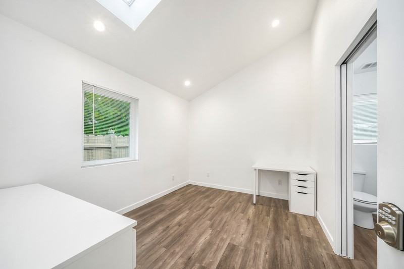 422 N Batavia St #422 - Photo 7 of 25