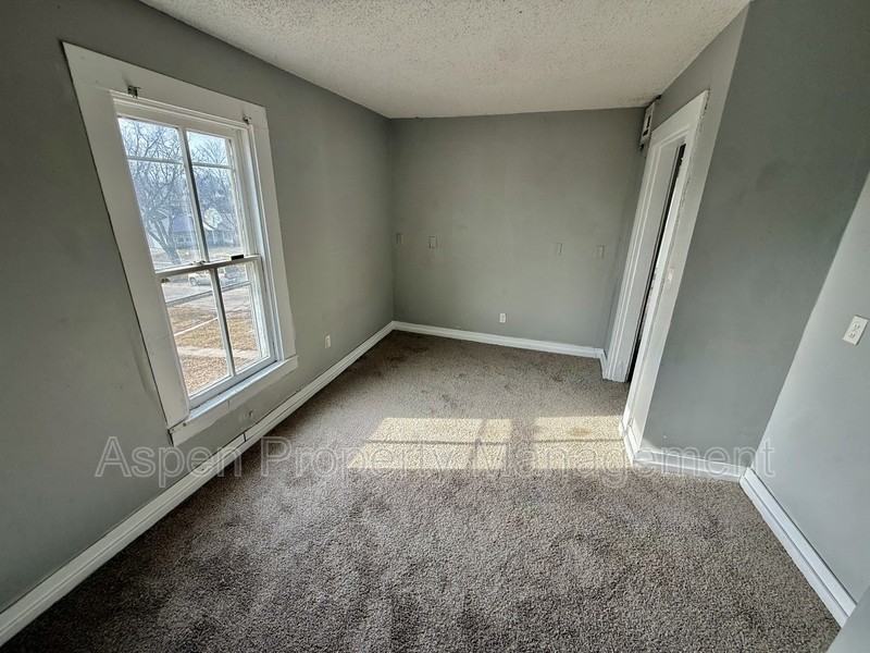 508 S 8th St - Photo 5 of 8