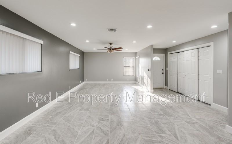 406 Sea Willow Dr - Photo 5 of 26