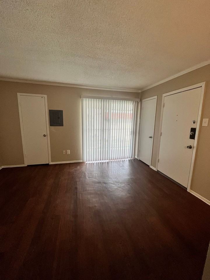 Spanish Garden Apartments - Photo 4 of 11