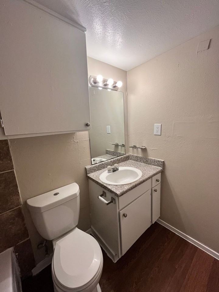 Spanish Garden Apartments - Photo 6 of 11