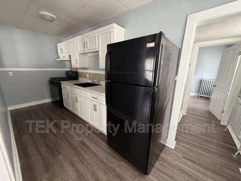 189 Lake Ave #8 - Photo 3 of 5