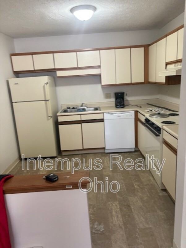 6321 Saint Andrews Dr #44 - Photo 2 of 7