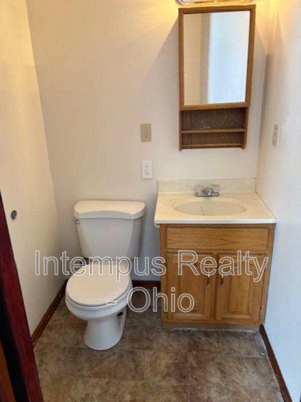 241 Sexton St - Photo 5 of 9