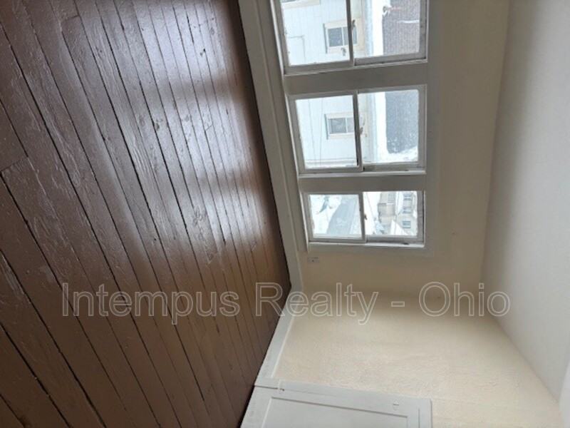 241 Sexton St - Photo 6 of 9