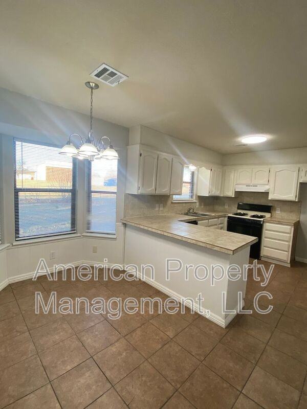 1132 N Hickory Dr - Photo 5 of 37