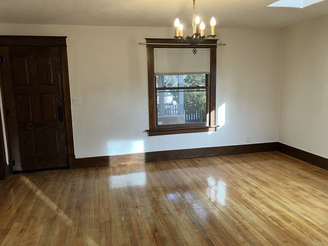 527 Franklin Avenue - Photo 4 of 11