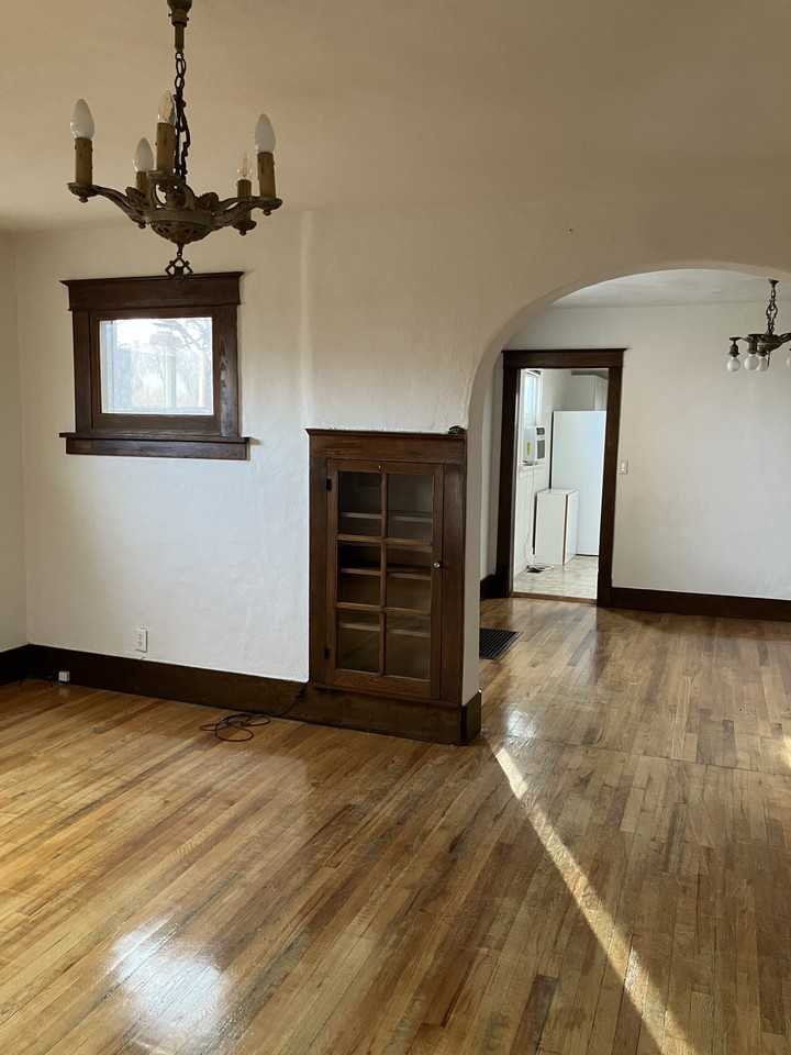 527 Franklin Avenue - Photo 5 of 11