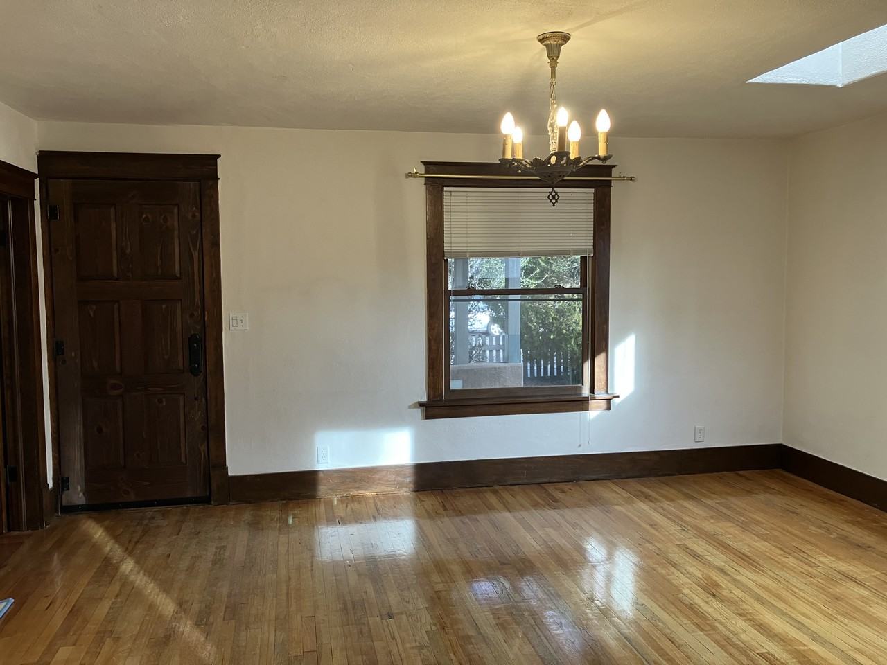 527 Franklin Avenue - Photo 6 of 11