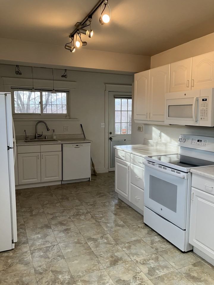 527 Franklin Avenue - Photo 7 of 11