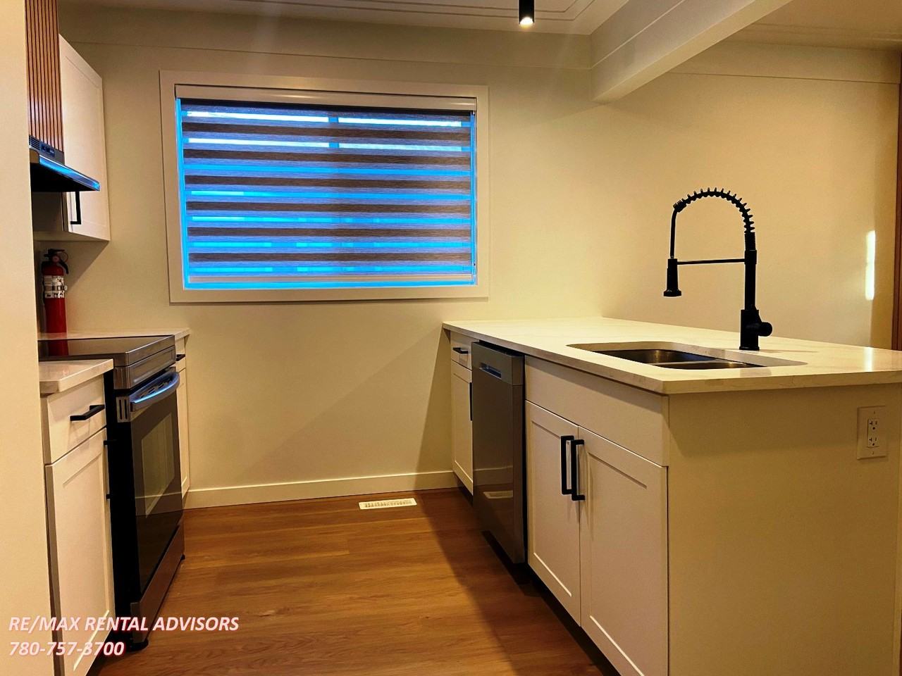 UPPER 8524 84 Avenue Northwest - Photo 6 of 16