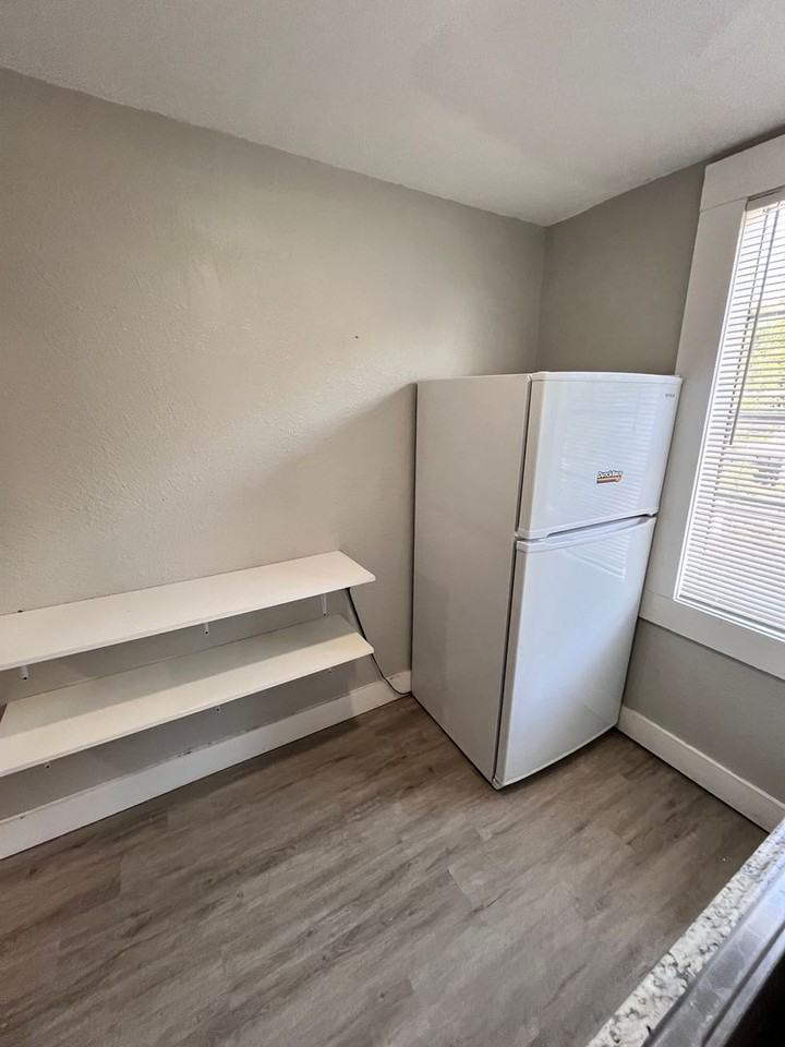 1318 Willow #4 - Photo 3 of 11