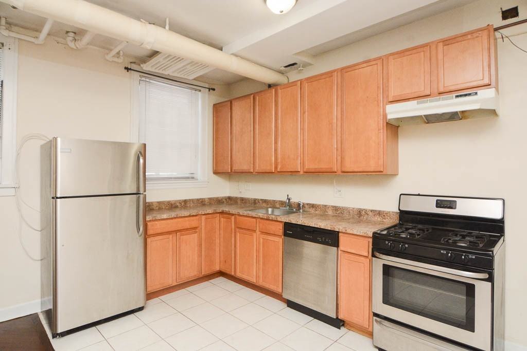 3325 N Lakewood Ave #G - Photo 3 of 17