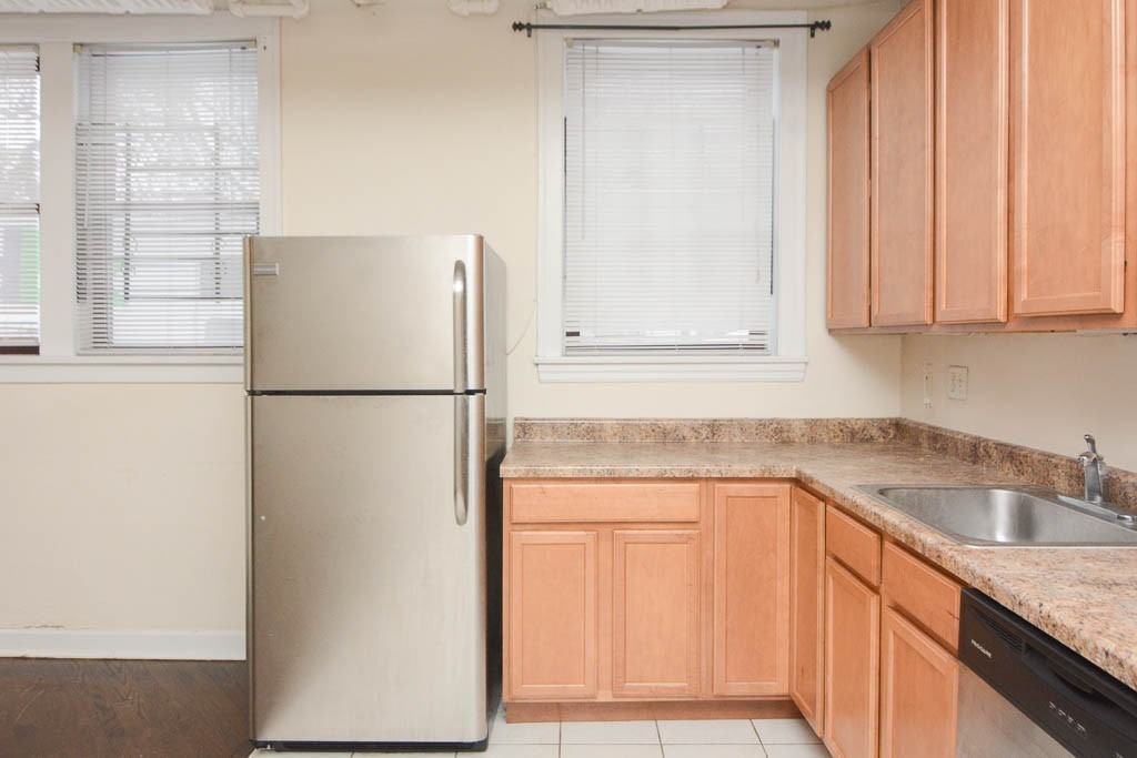 3325 N Lakewood Ave #G - Photo 4 of 17