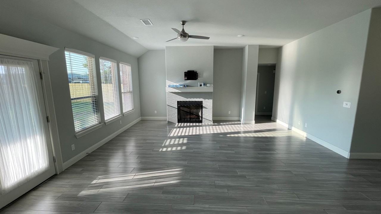 438 N Otoe St - Photo 2 of 25