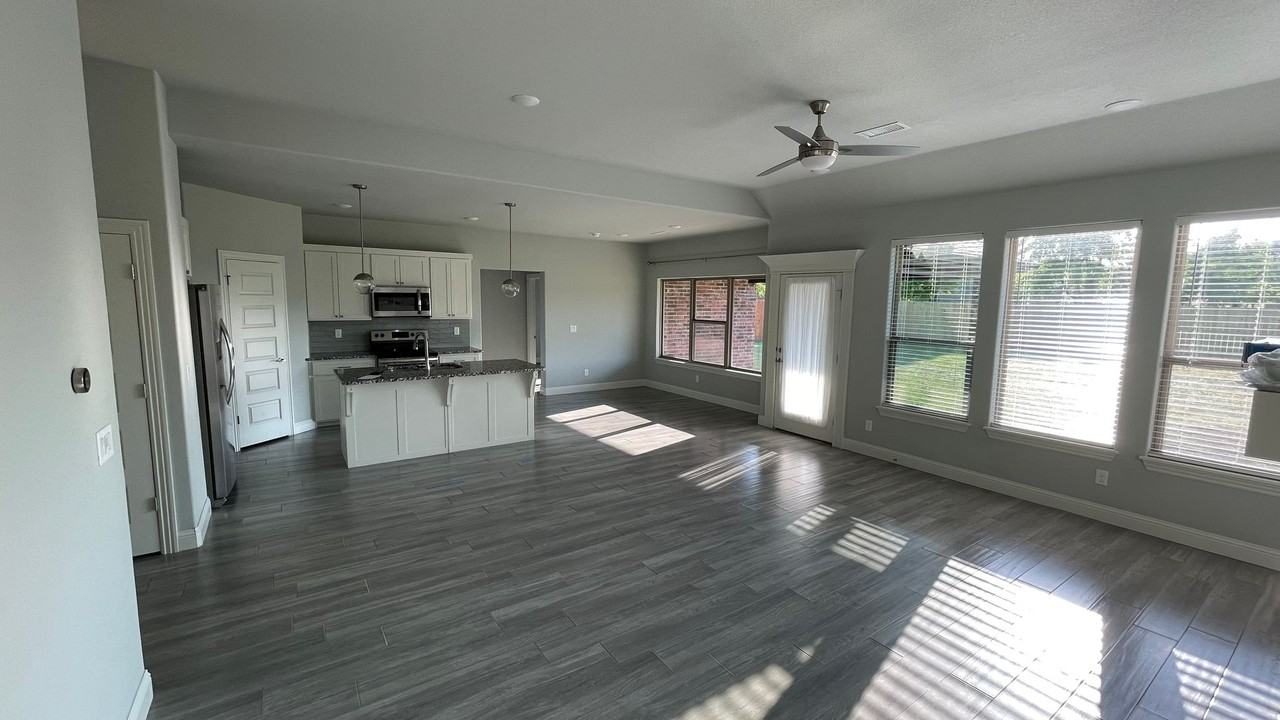 438 N Otoe St - Photo 3 of 25