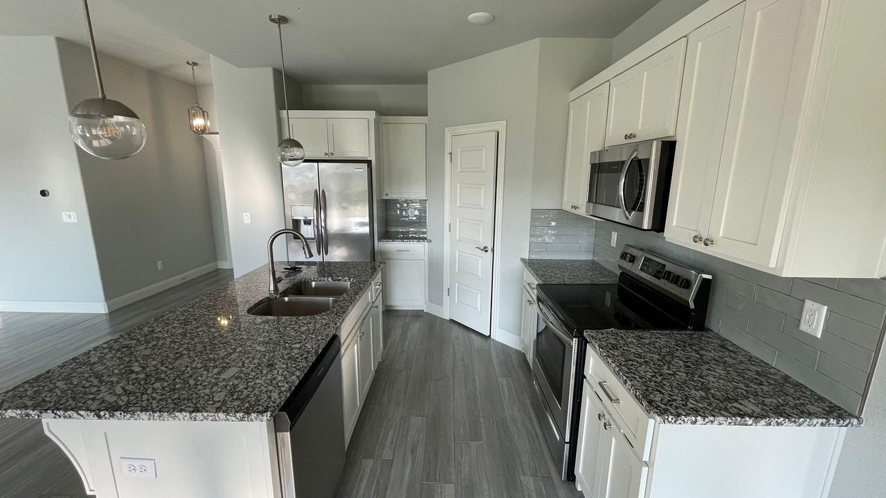 438 N Otoe St - Photo 7 of 25