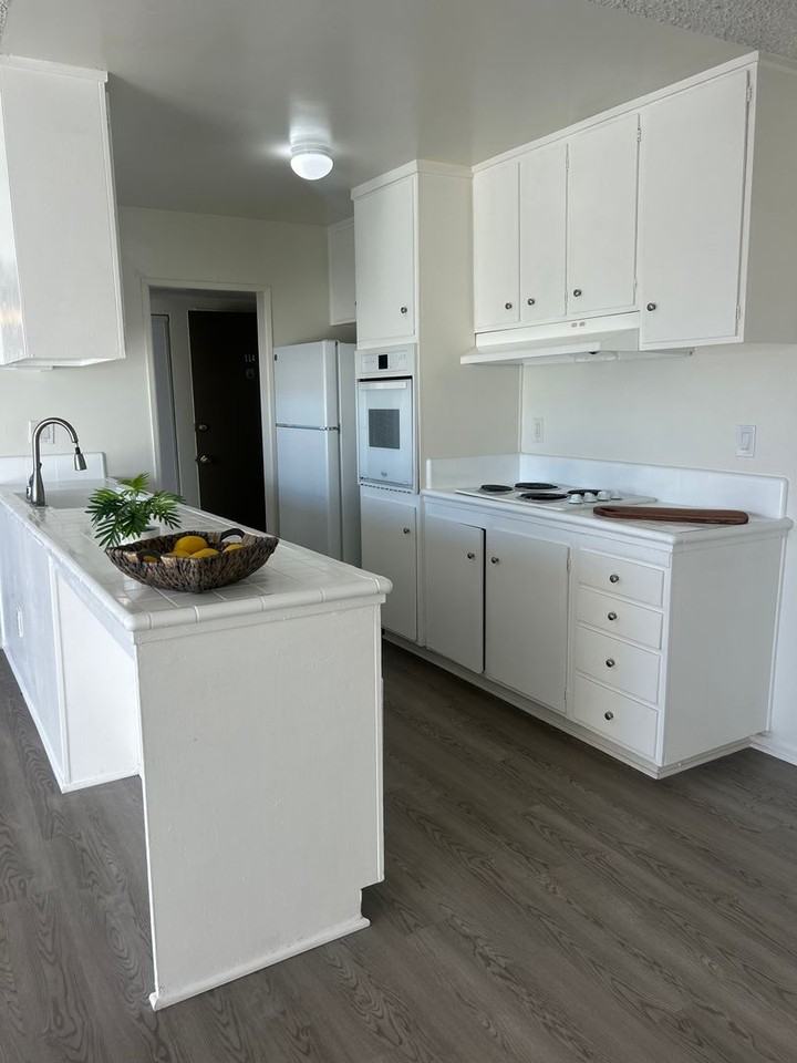 10200 De Soto Ave - Photo 3 of 19
