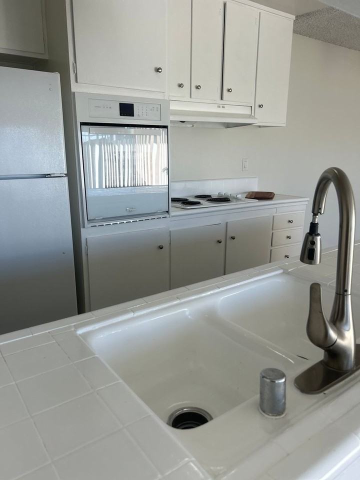 10200 De Soto Ave - Photo 4 of 19