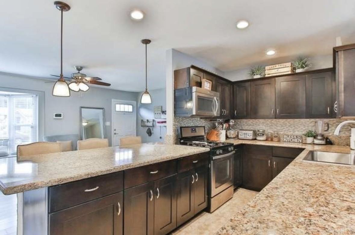 1228 Purdy St - Photo 6 of 19