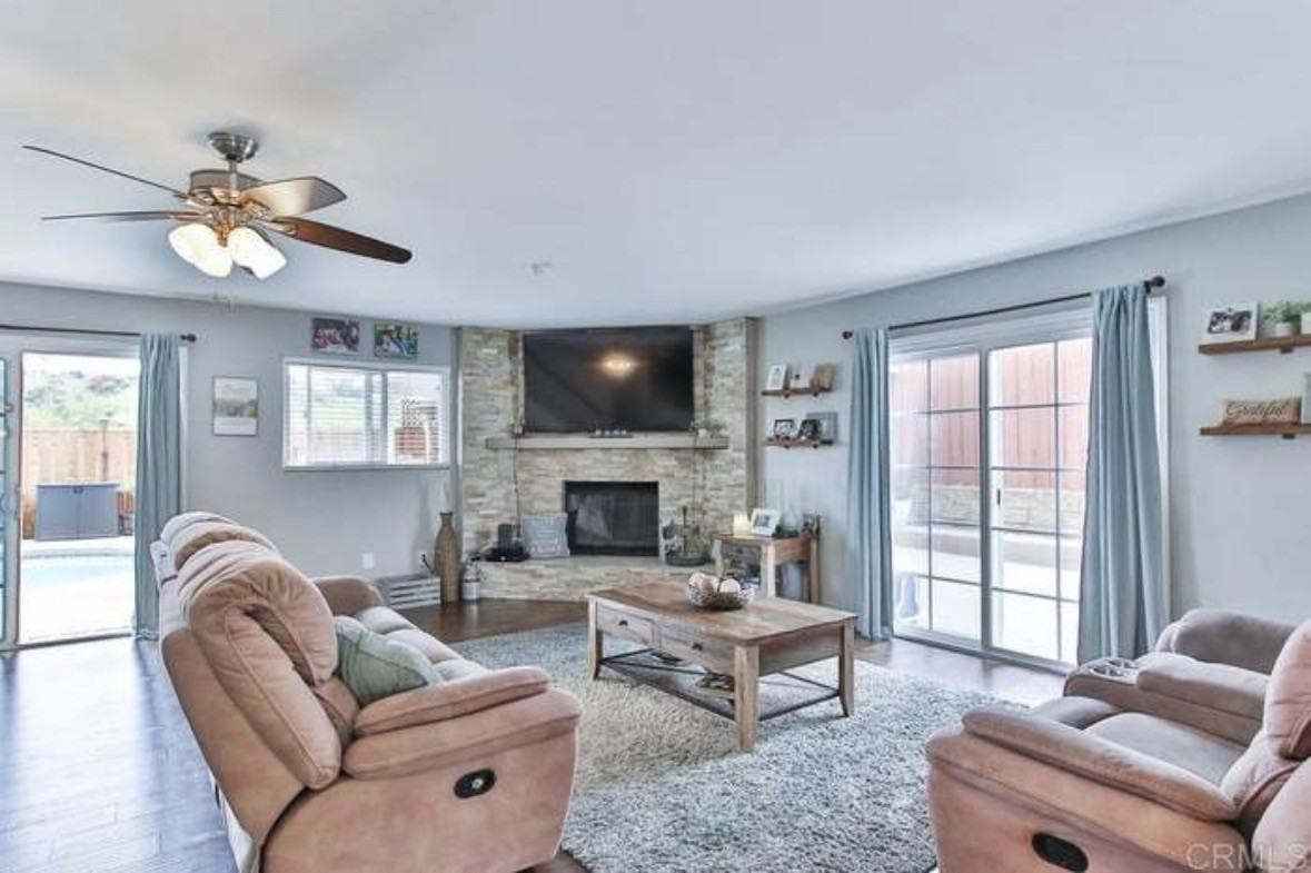 1228 Purdy St - Photo 7 of 19