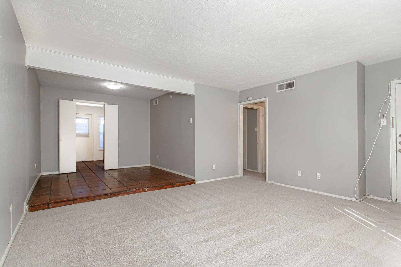10248 Regal Oaks Dr - Photo 3 of 26