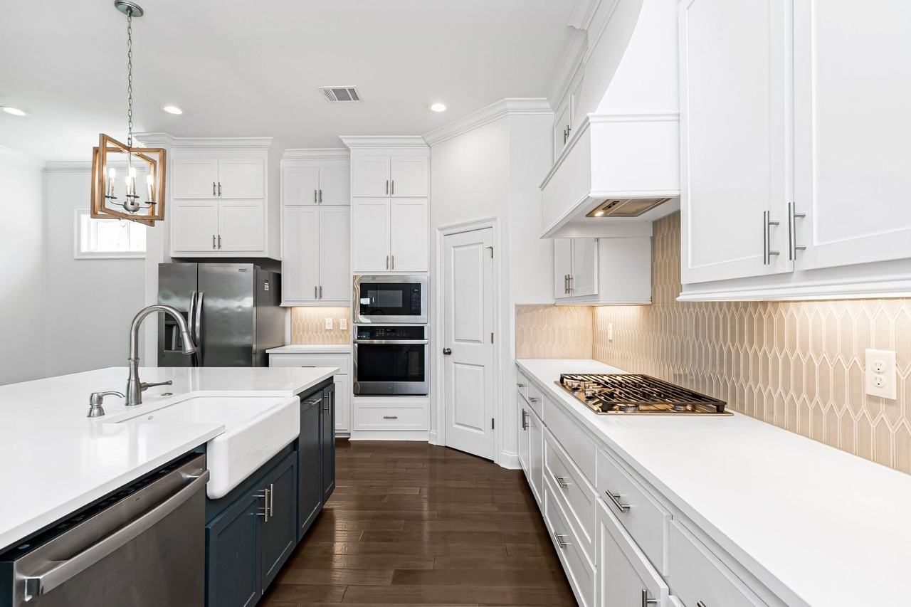 7508 Griffon Dr - Photo 2 of 17