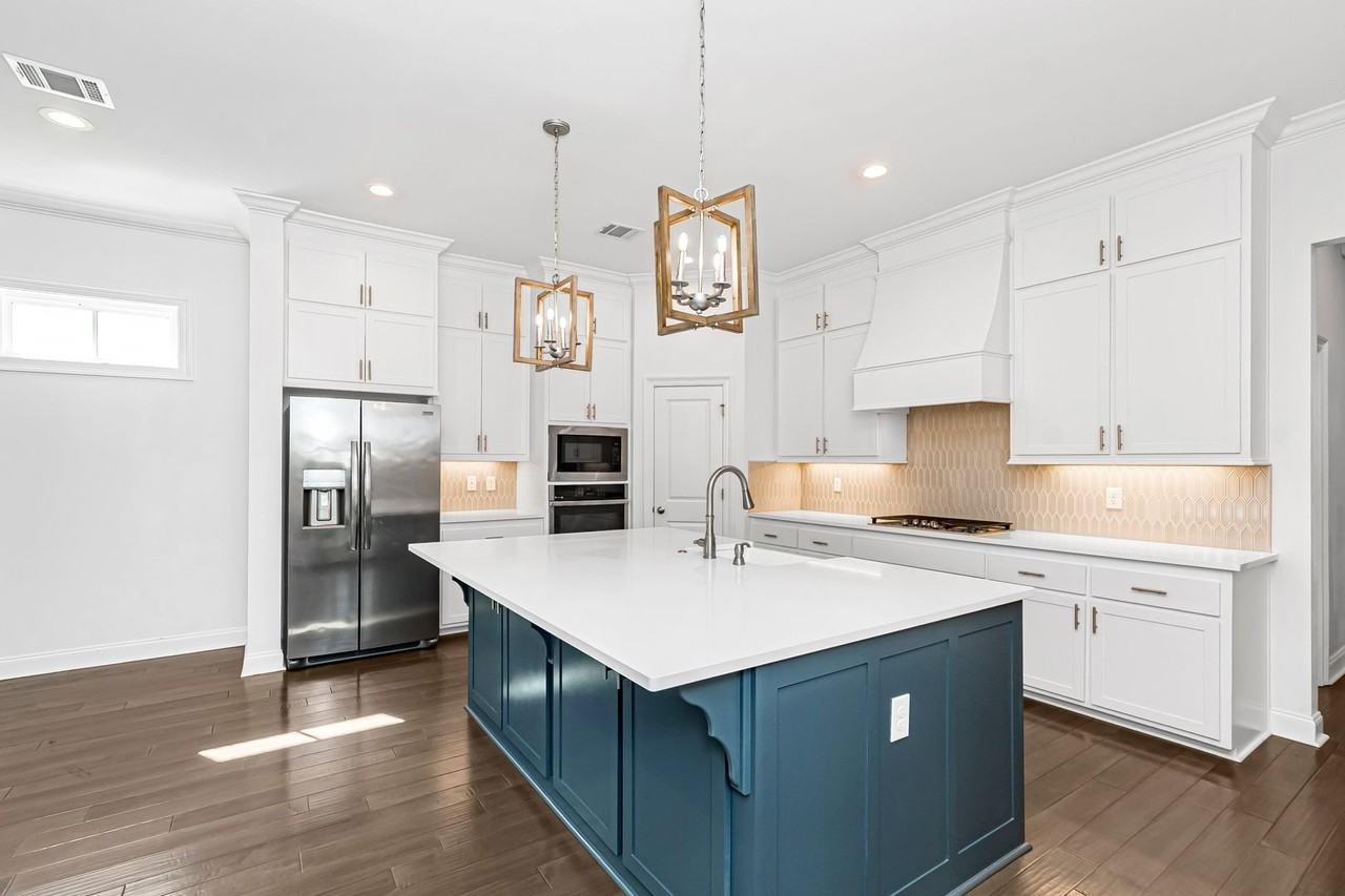 7508 Griffon Dr - Photo 3 of 17