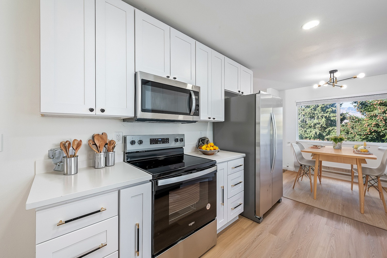 450 6th St. NE - Photo 2 of 13