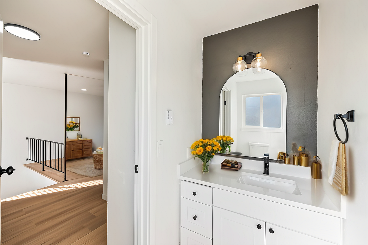 450 6th St. NE - Photo 5 of 13