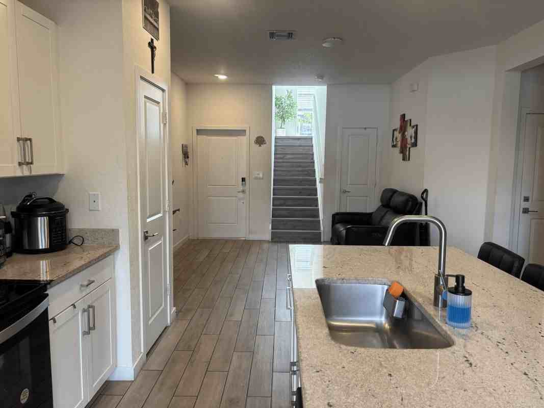 831 Se 16th Ct - Photo 7 of 10