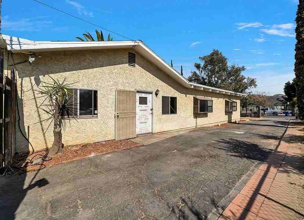 11047 Fenway St - Photo 2 of 3