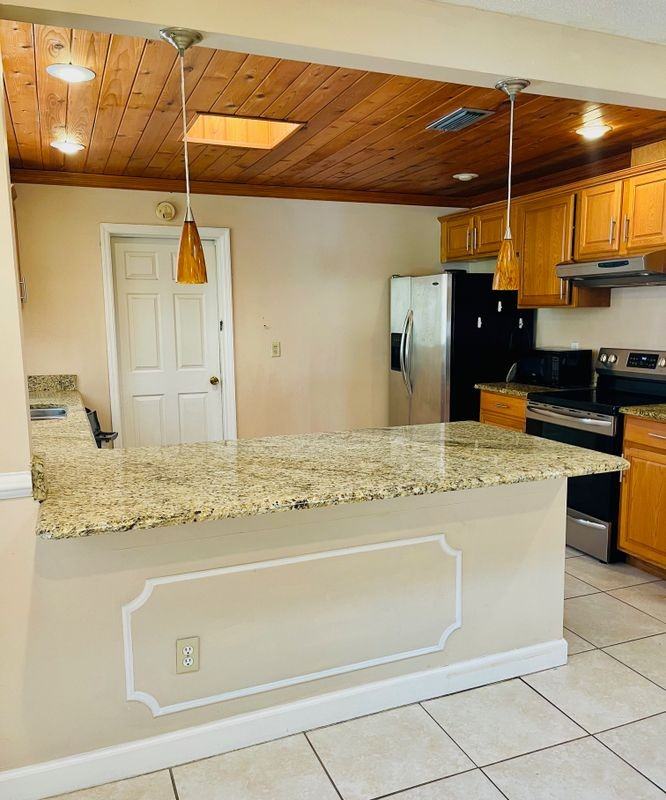 5821 Briar Dr - Photo 5 of 12