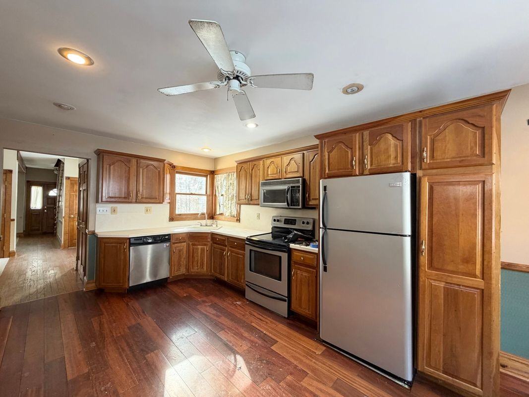 147 Millbrook Ave - Photo 2 of 4