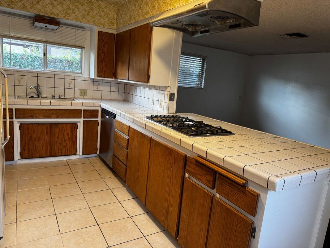 2115 Holly Ave - Photo 5 of 12