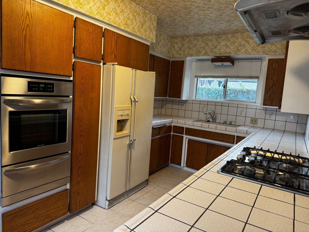 2115 Holly Ave - Photo 6 of 12