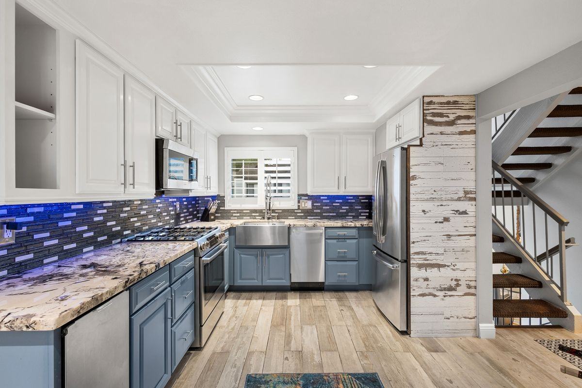 1224 S Westlake Blvd - Photo 2 of 3