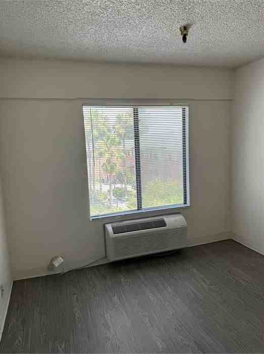 363 E Gilbert St ##201 - Photo 5 of 8