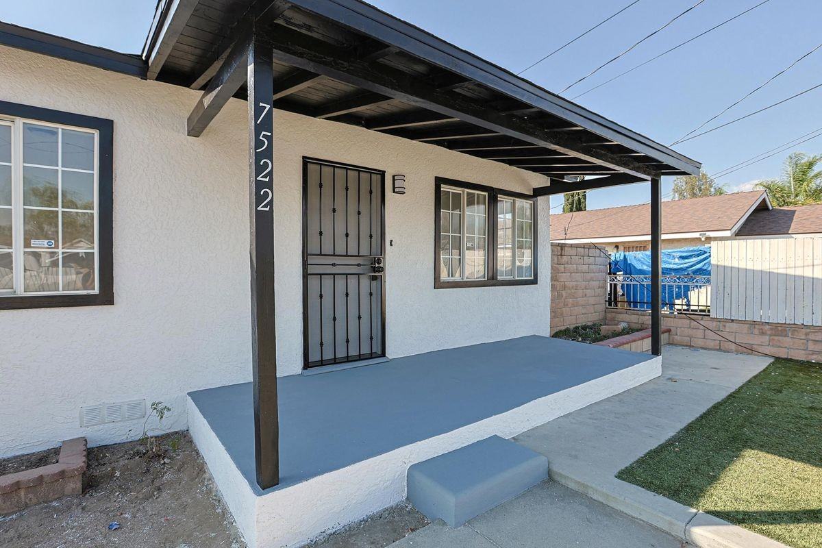 7522 Newcomb St - Photo 3 of 36