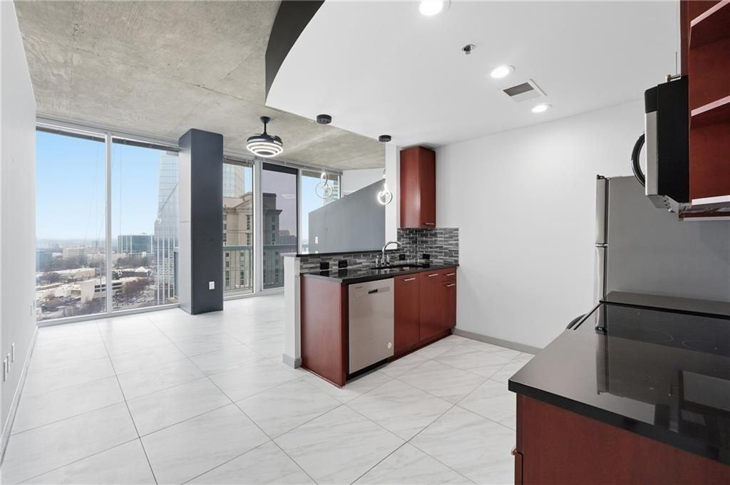 3324 Peachtree Rd - Photo 7 of 38