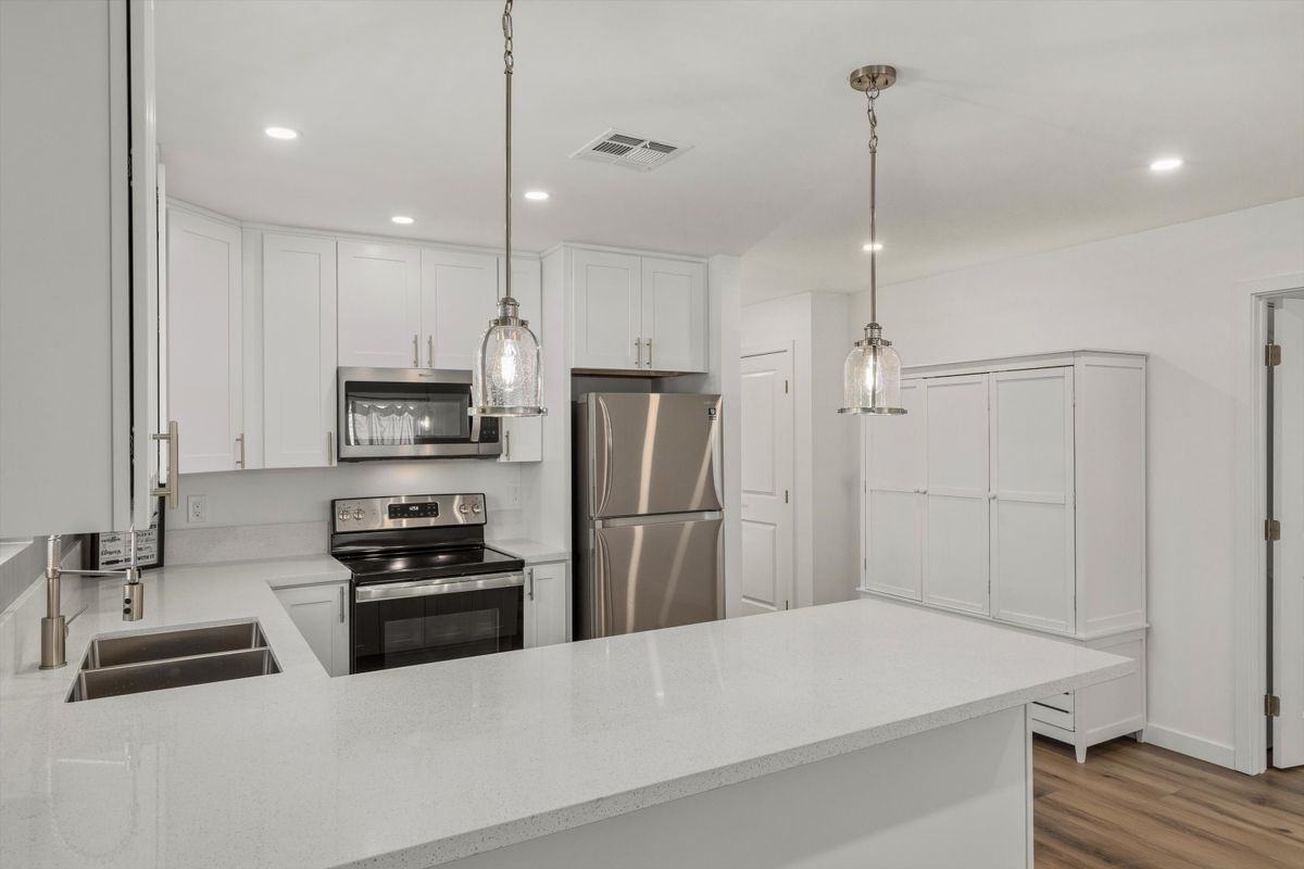 1134 S Orange St - Photo 7 of 28